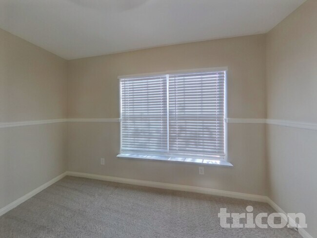 Building Photo - 102 Saddlebag Ct