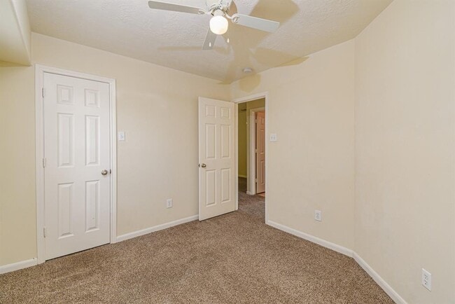 Building Photo - 15930 Langhamwood Ln
