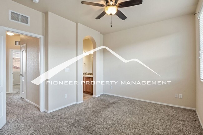 Building Photo - Low-Maintenance Living with Mountain Views! 3BR Townhome, 2-Car Garage & A/C