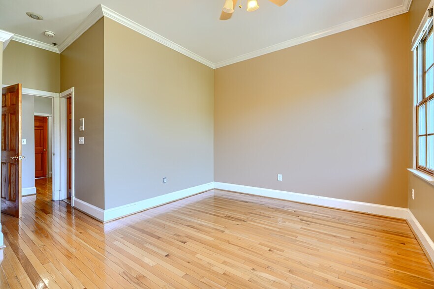 Building Photo - 706 S Bond St