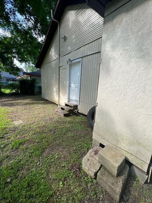 Building Photo - 3960 Harding DR.