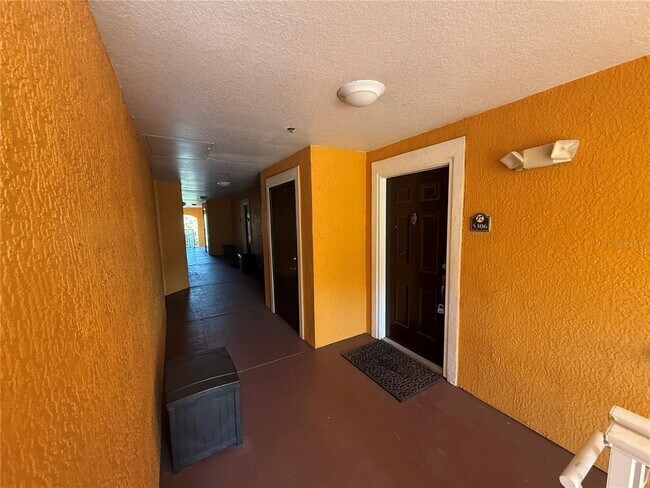 Building Photo - 5463 Vineland Rd