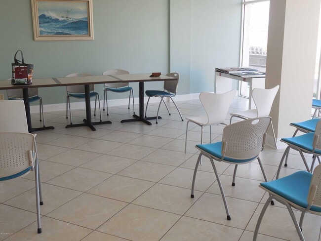 Building Photo - 903 Ocean Dr S