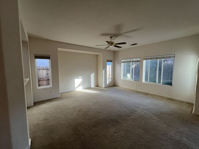 Building Photo - Residential 3 bed 2 bath in Elk grove