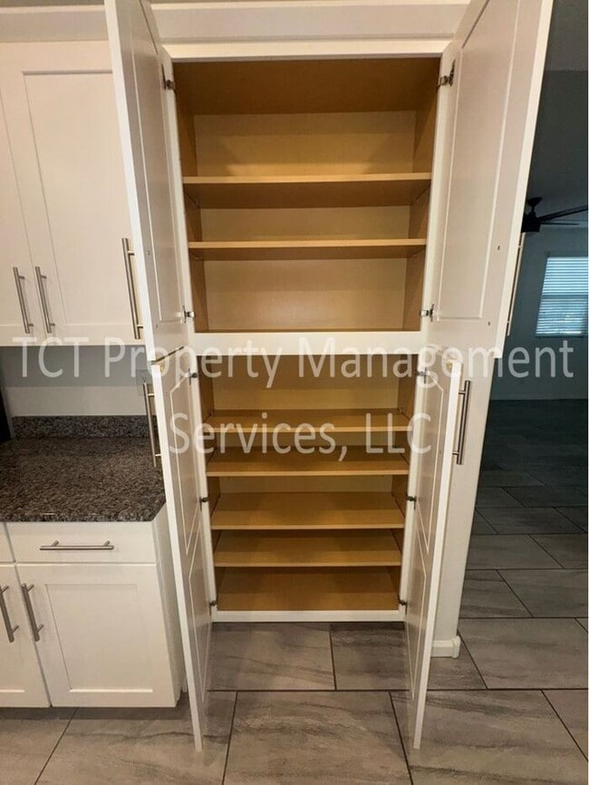 Building Photo - Beautifully maintained home in gated Layton Lakes