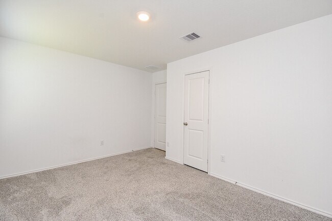 Building Photo - 2827 Bur Lndg Ln