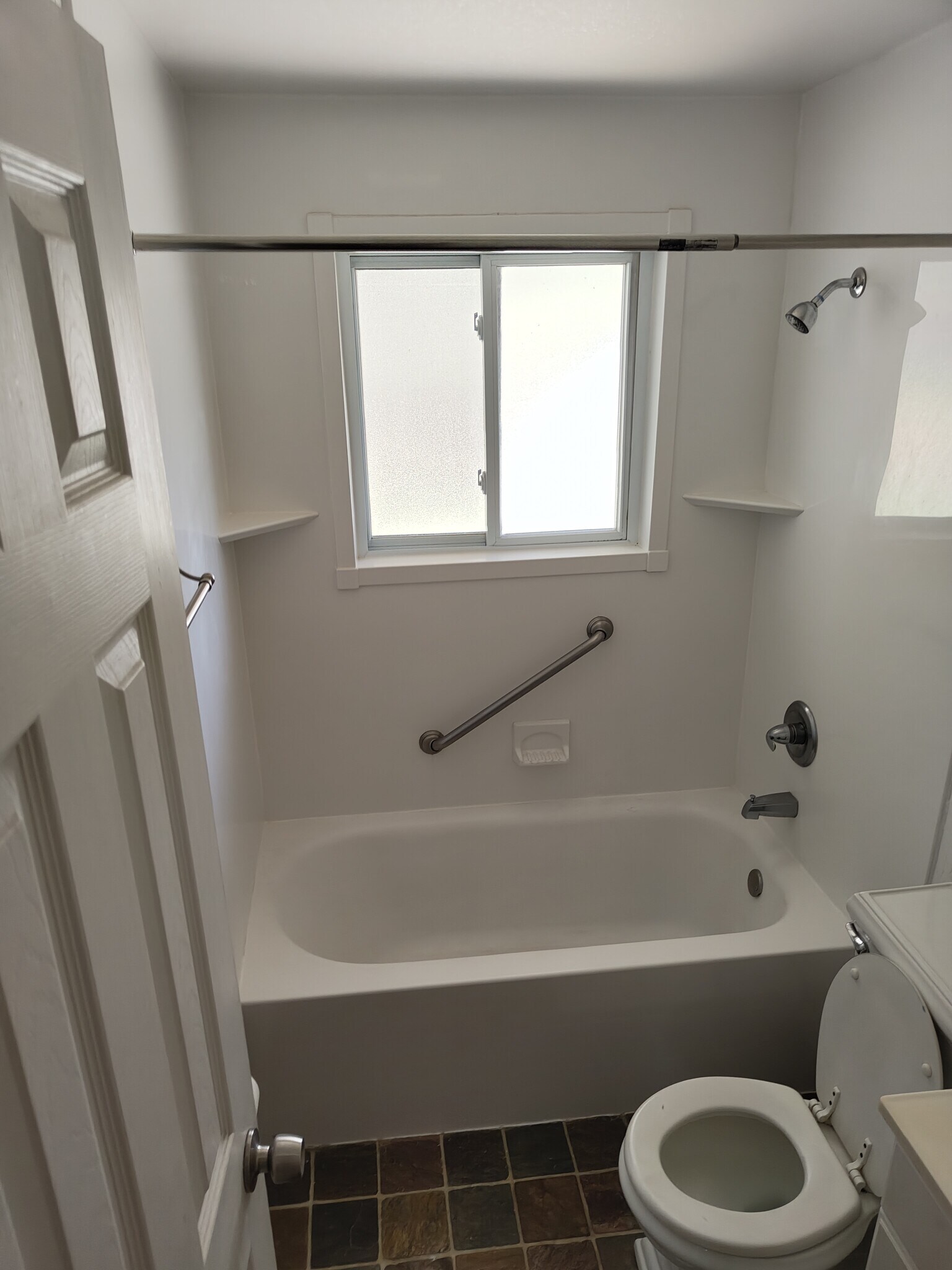 Bath 1 - 7114 Newland St