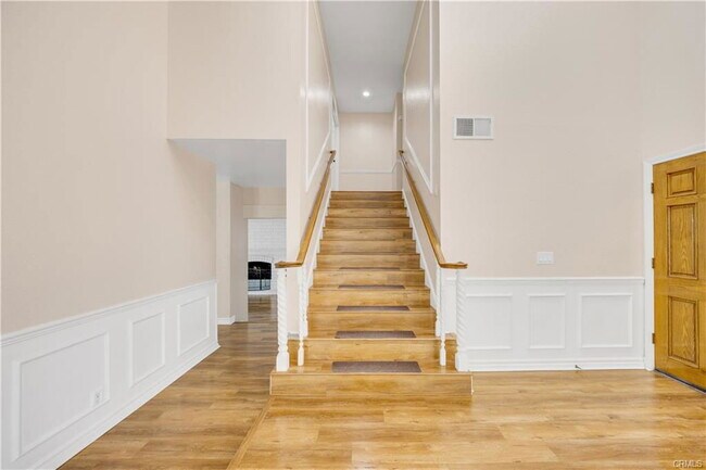 Building Photo - 11 Recodo