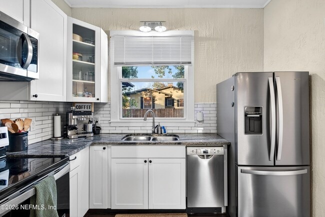 Building Photo - 1903 Dewey Pl