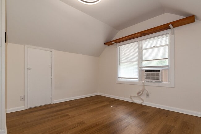 Building Photo - Spacious 3 Bedroom Home – Move-In Ready