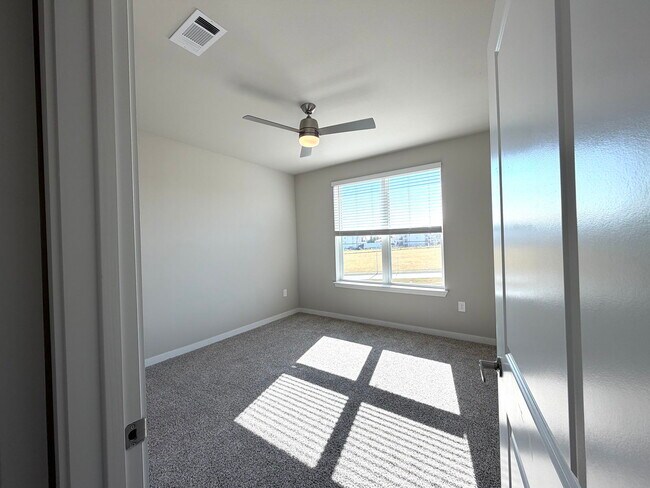 Building Photo - 1700 Daleside Ln