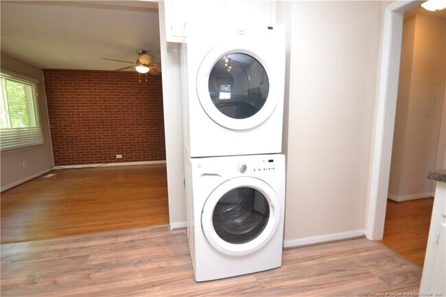 Building Photo - 5133 Lundy Dr