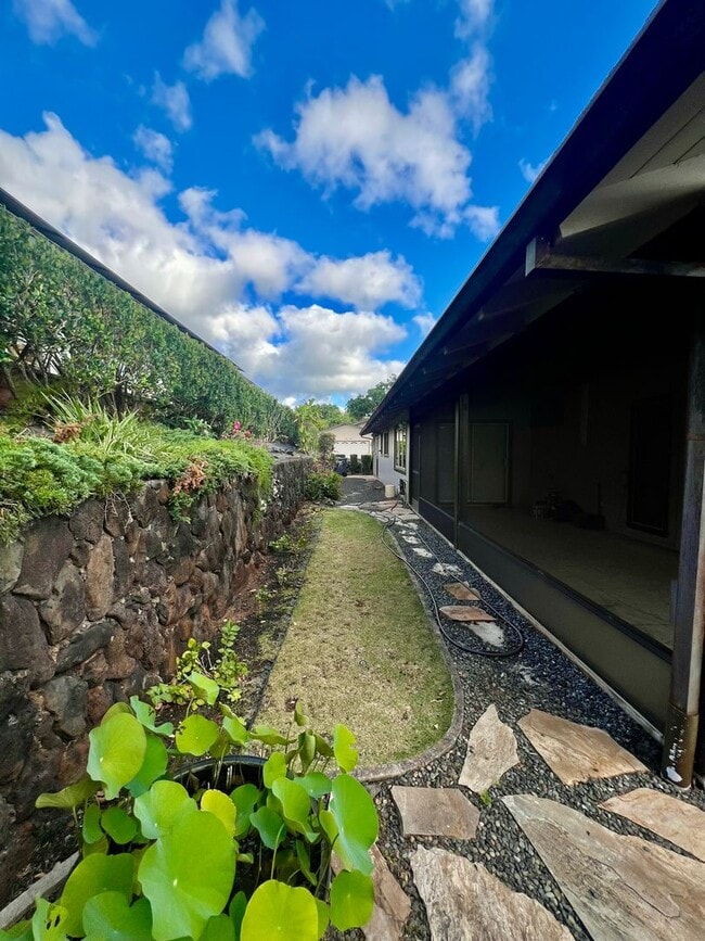 Building Photo - Spacious & Desirable 4/2/2 Single Family H...