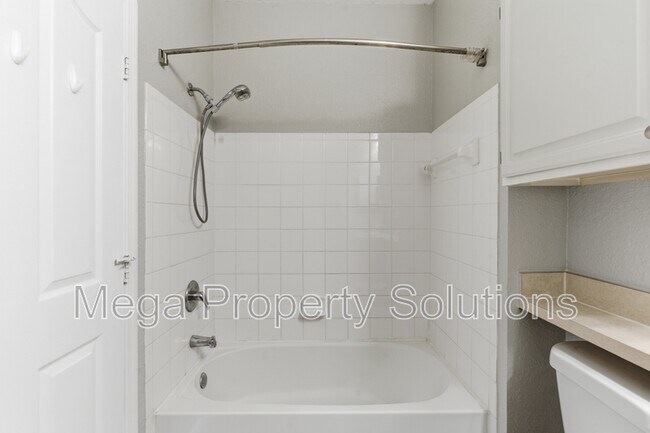 Building Photo - 5507 Legacy Crescent Pl