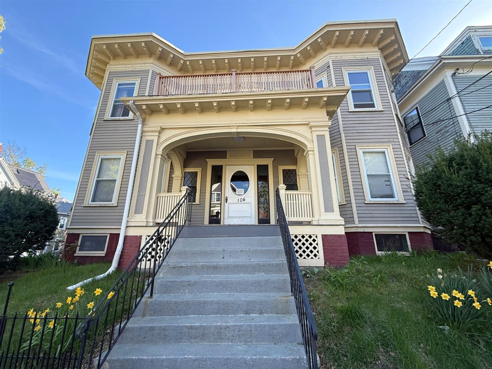 Building Photo - 112 Summer St