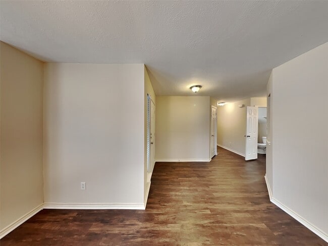 Building Photo - 2219 Shady Pine Dr