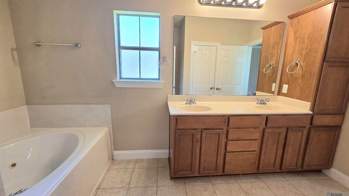 Building Photo - 16545 Antioch Ct