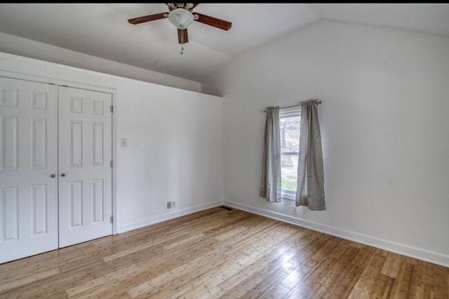 Building Photo - Cute Country Charmer – Bristol, VA  2 Bed ...