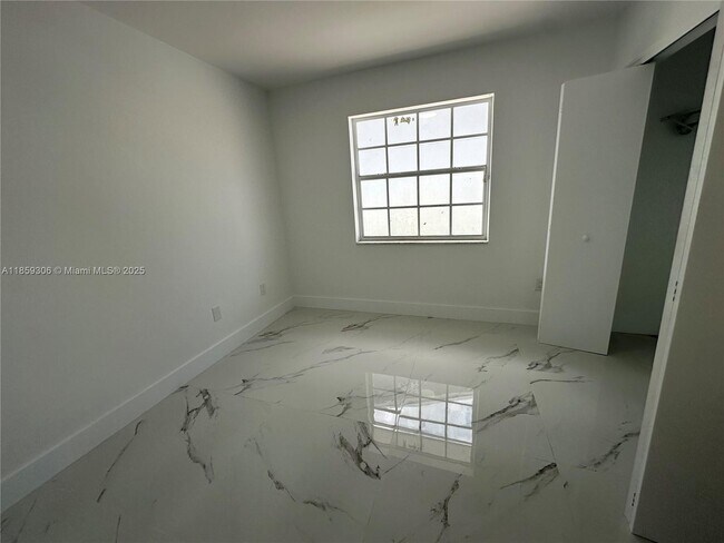 Building Photo - 17990 SW 135th Ave