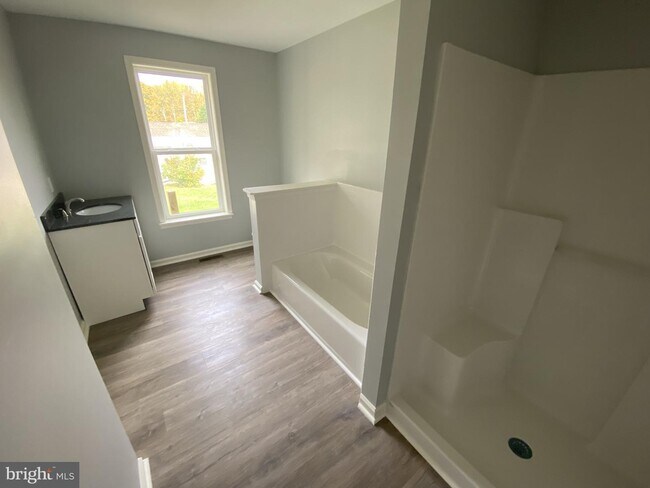 Building Photo - 2605 Maple Ave