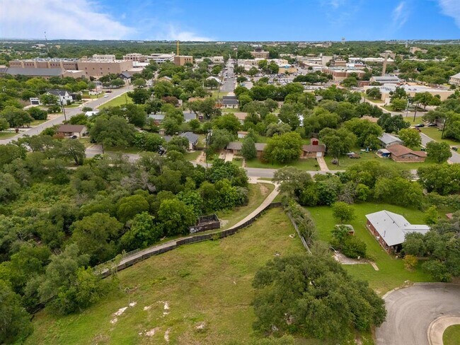 Building Photo - 601 Rucker St