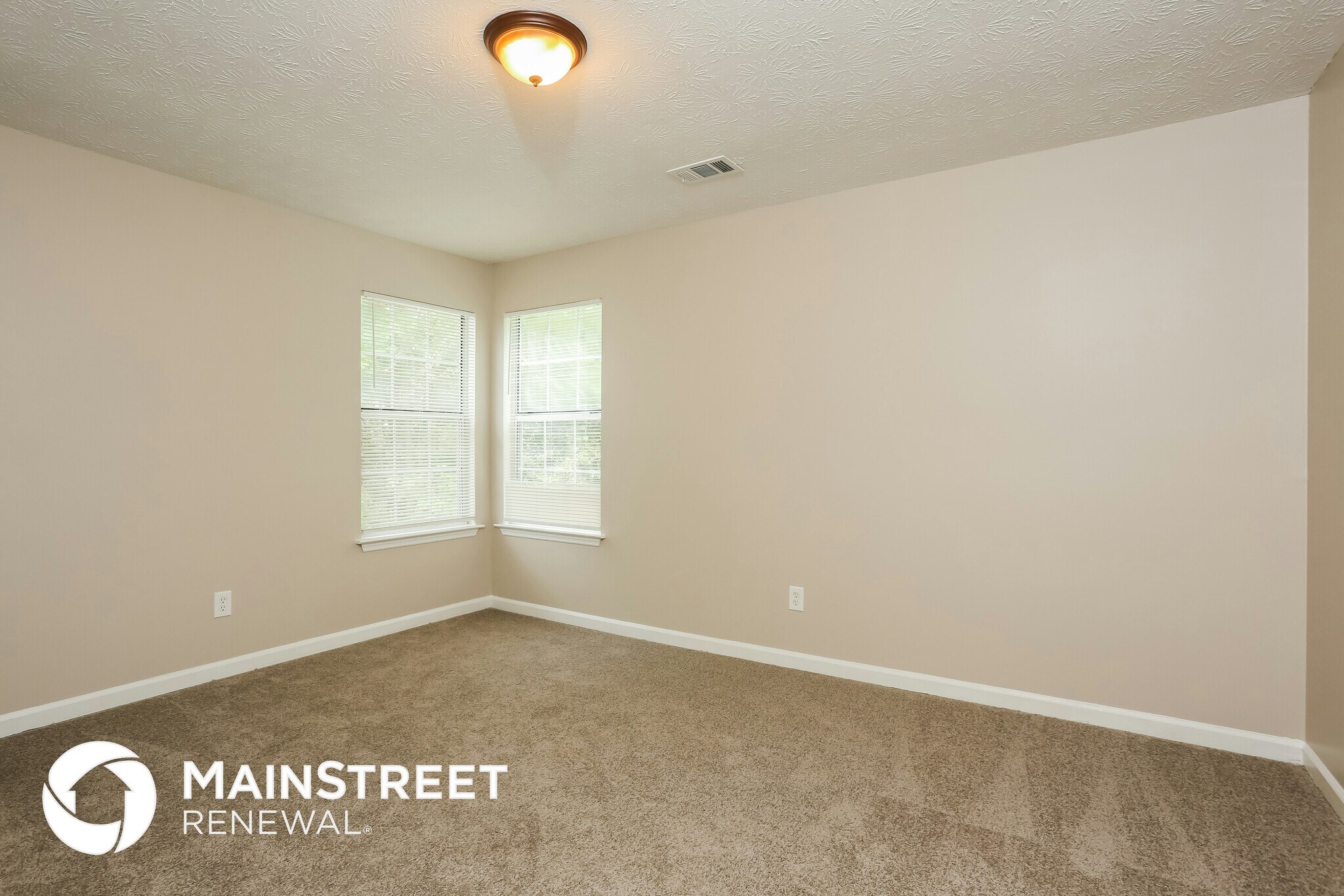 Building Photo - 661 Woodcrest Manor Dr