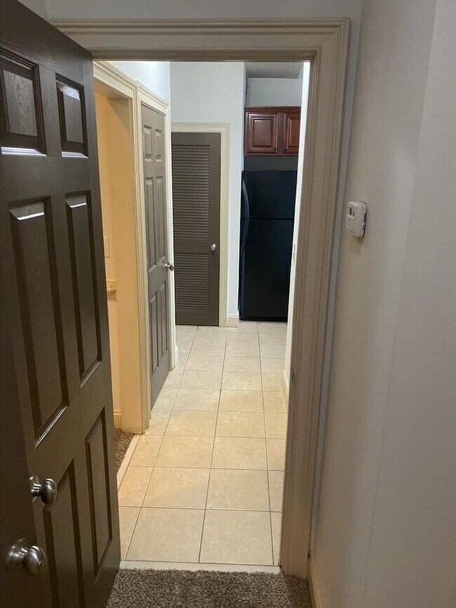 Building Photo - Excellent location, amazing upgrades and great price!