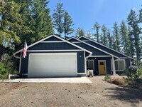 Building Photo - Welcome to Your Lakefront Retreat in Clear...
