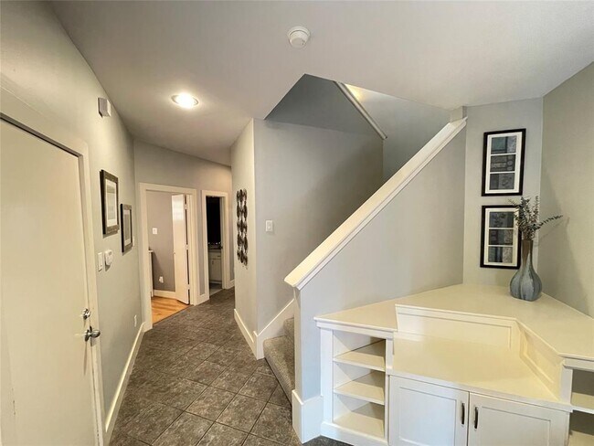 Building Photo - 9822 Samantha Suzanne Ct