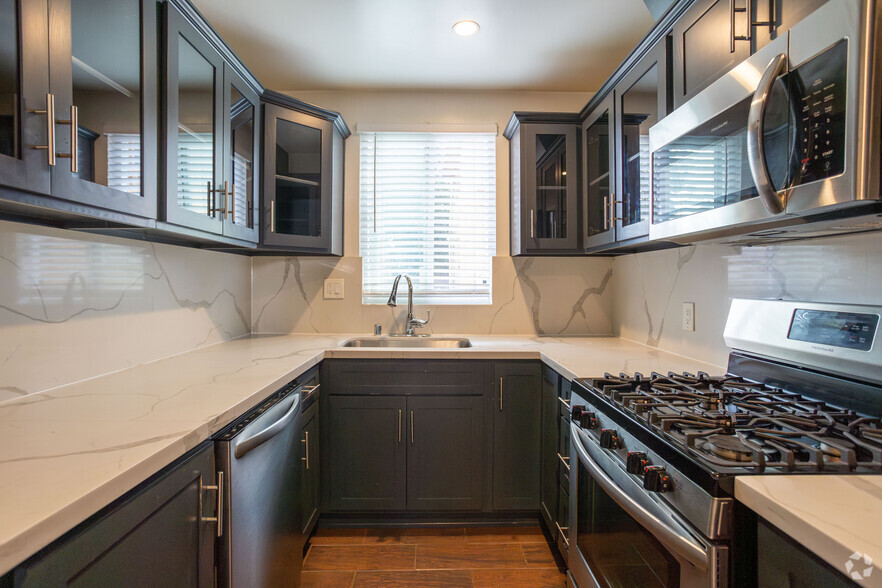 Kitchen - 2249 West 24th St
