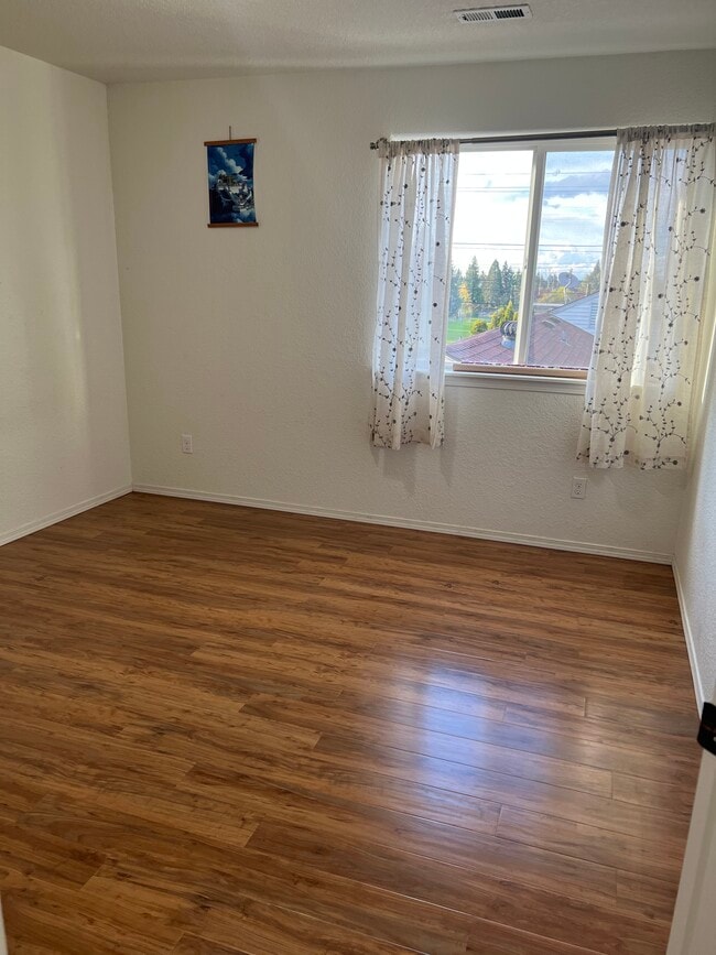 Building Photo - 20 SE 129th Ave