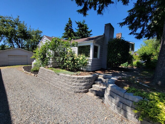 Building Photo - Gorgeous Oasis in Licton Springs Available...