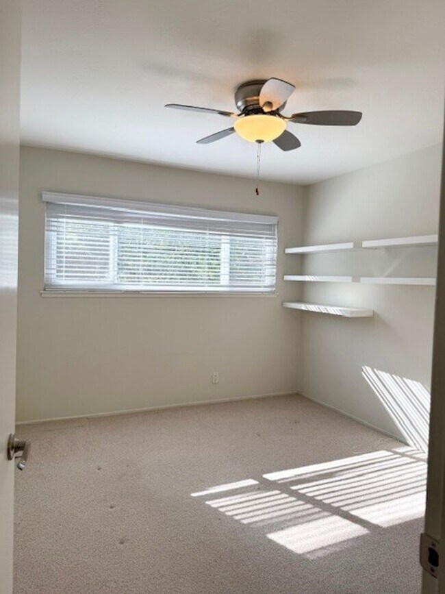 Building Photo - Beautiful 4 Bedroom 2.5 Bath Home in Montevideo Community