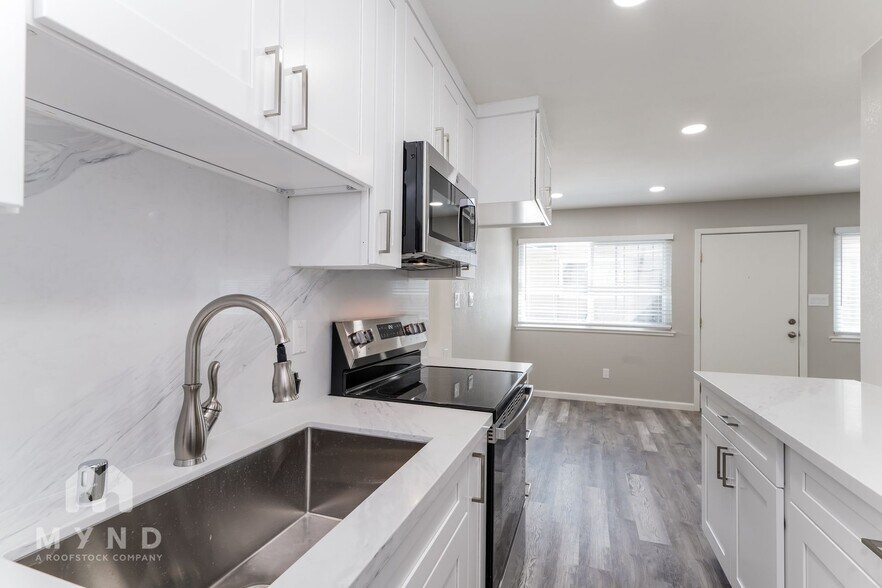 Building Photo - 905 Carro Dr