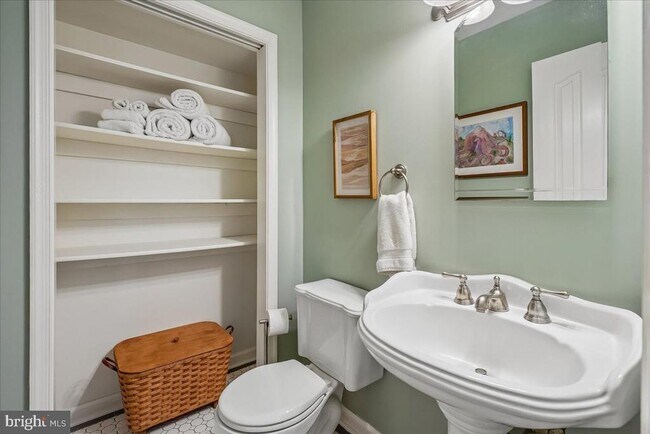 Building Photo - 4400 Loganberry Ln