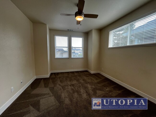 Building Photo - Spacious and Modern 3-bedroom, 3.5 bathroom in Seabright just minutes away from the Beach Boardwa...