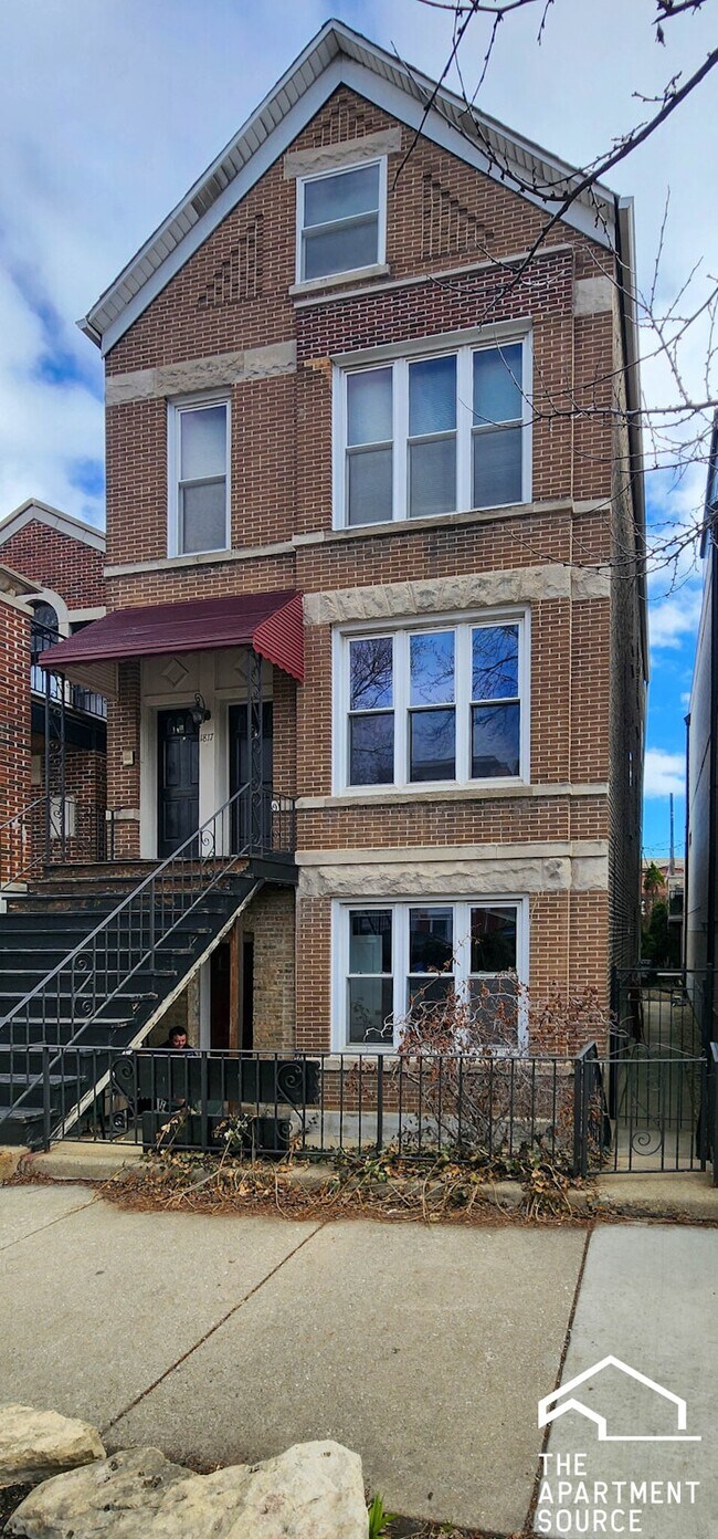 Building Photo - 1817 N Marshfield Ave