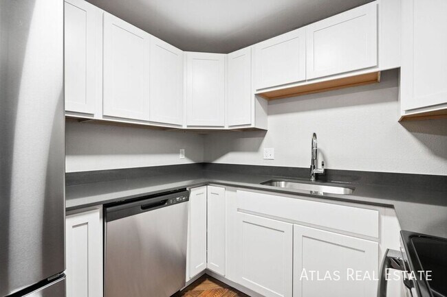 Building Photo - 1705 30th St