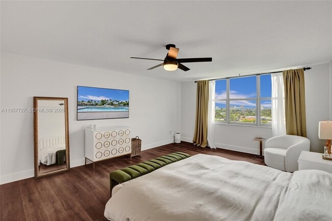 Building Photo - 10000 W Bay Harbor Dr