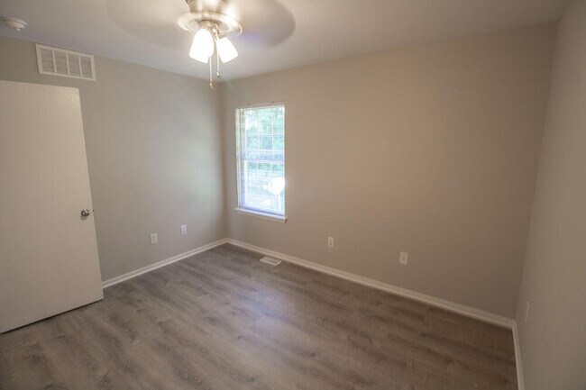 Building Photo - 1413 Greensboro Dr