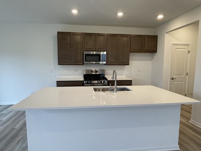 Building Photo - 25550 W Maurice Ln