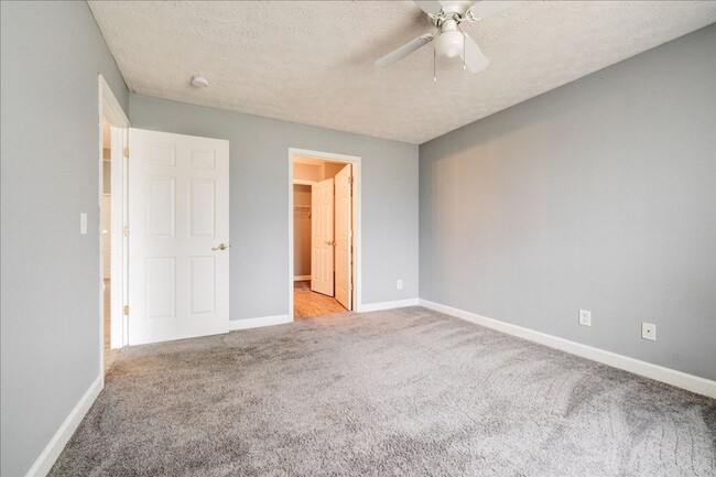 Building Photo - 2 bedroom 2 bath $1229-1319.00/mo***Evansv...