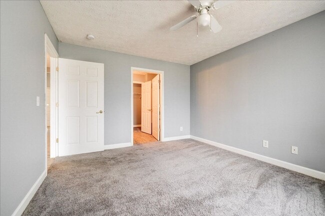 Building Photo - **MOVE IN BY 6/1**2 bedroom 2 bath $1150/m...