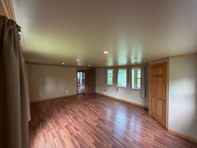Building Photo - 1295 Kroucher Rd