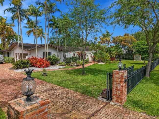 Building Photo - 15280 SW 72nd Ave