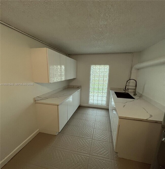 Building Photo - 15540 SW 156th Ave