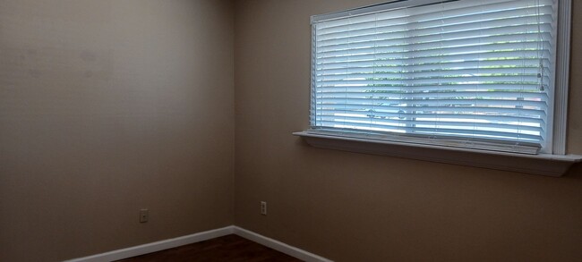 Building Photo - Beautifully Crafted 3 Bed 2 Bath Home in T...