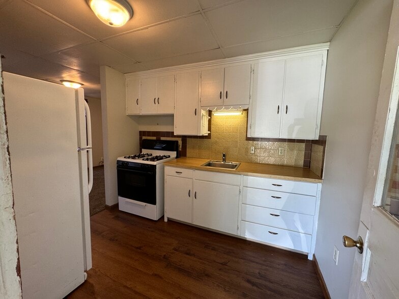 Building Photo - 416 S 3rd St