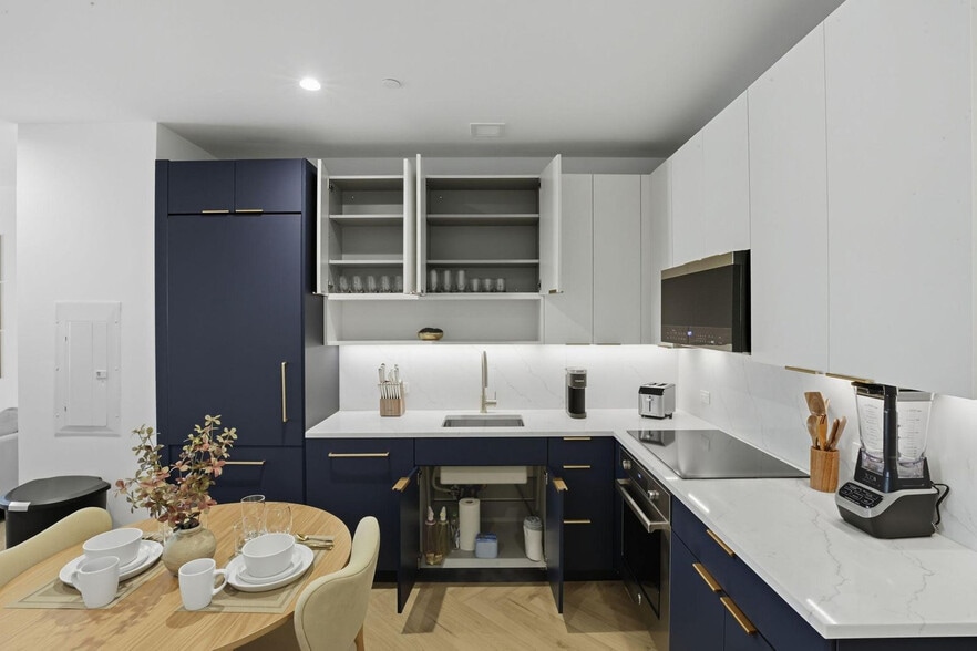 Building Photo - 980 6th Ave