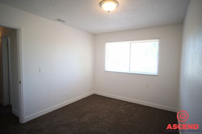 Building Photo - 114 Hughes Ave